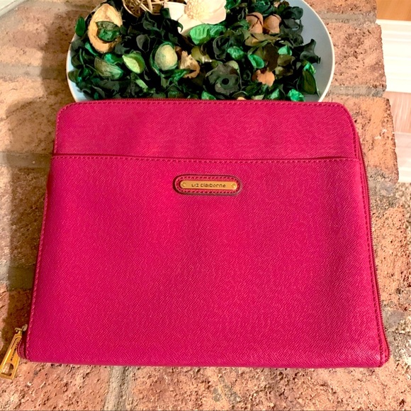 Liz Claiborne Handbags - Liz Claiborne tablet carrying case leather outside